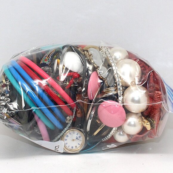 Vintage Wearable Jewelry Lot - Picture 4 of 5